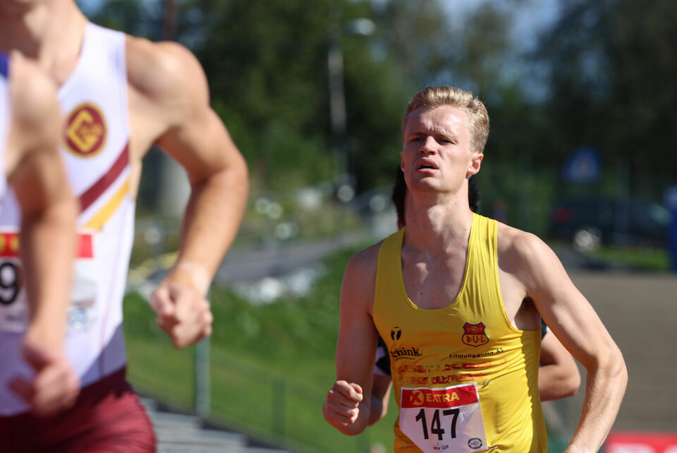 Johannes Dalland fra BUL på halen av feltet. (Foto: Arne Dag Myking)