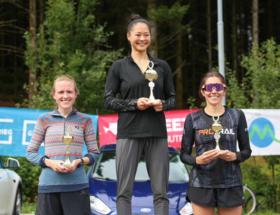 Premiepall kvinner halvmaraton: Maria Erichsen Øverland, Tina Emilie Lee Lange og Lucia Gutierrez Loza.