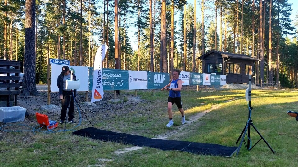 Martin Holtet i full fart mot mål på Liermoen. (Foto: arrangøren) Martin Holtet i full fart mot mål på Liermoen. (Foto: arrangøren)