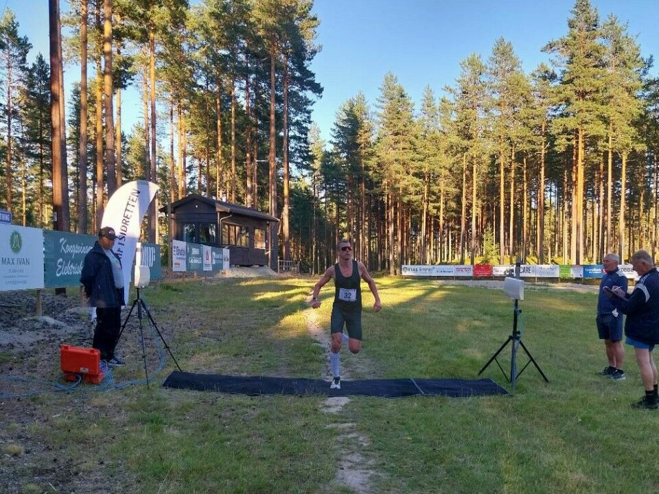 Jarle Marvik i kjent stil i mål som andremann. (Foto: arrangøren)