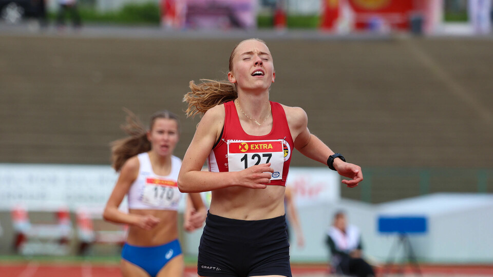 Målgang for Ingrid Kilvær Nilssen med god margin bakover.(Foto: Arne Dag Myking)