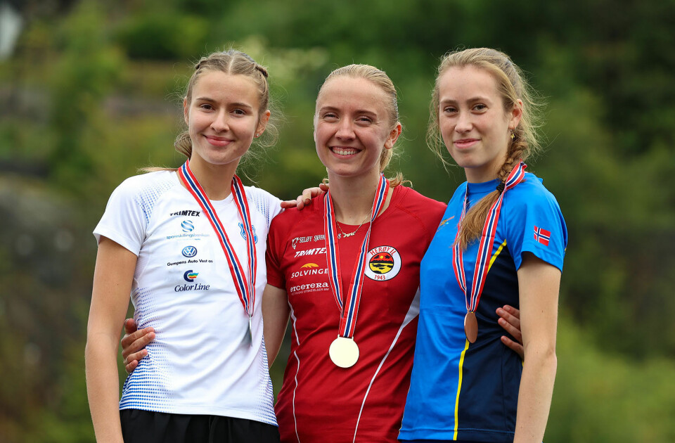 Bilde NM-medaljører (fra v.) Eva Friestad, Ingrid Kilvær Nilssen og Bethine Riise Carlsen. (Foto: Arne Dag Myking)