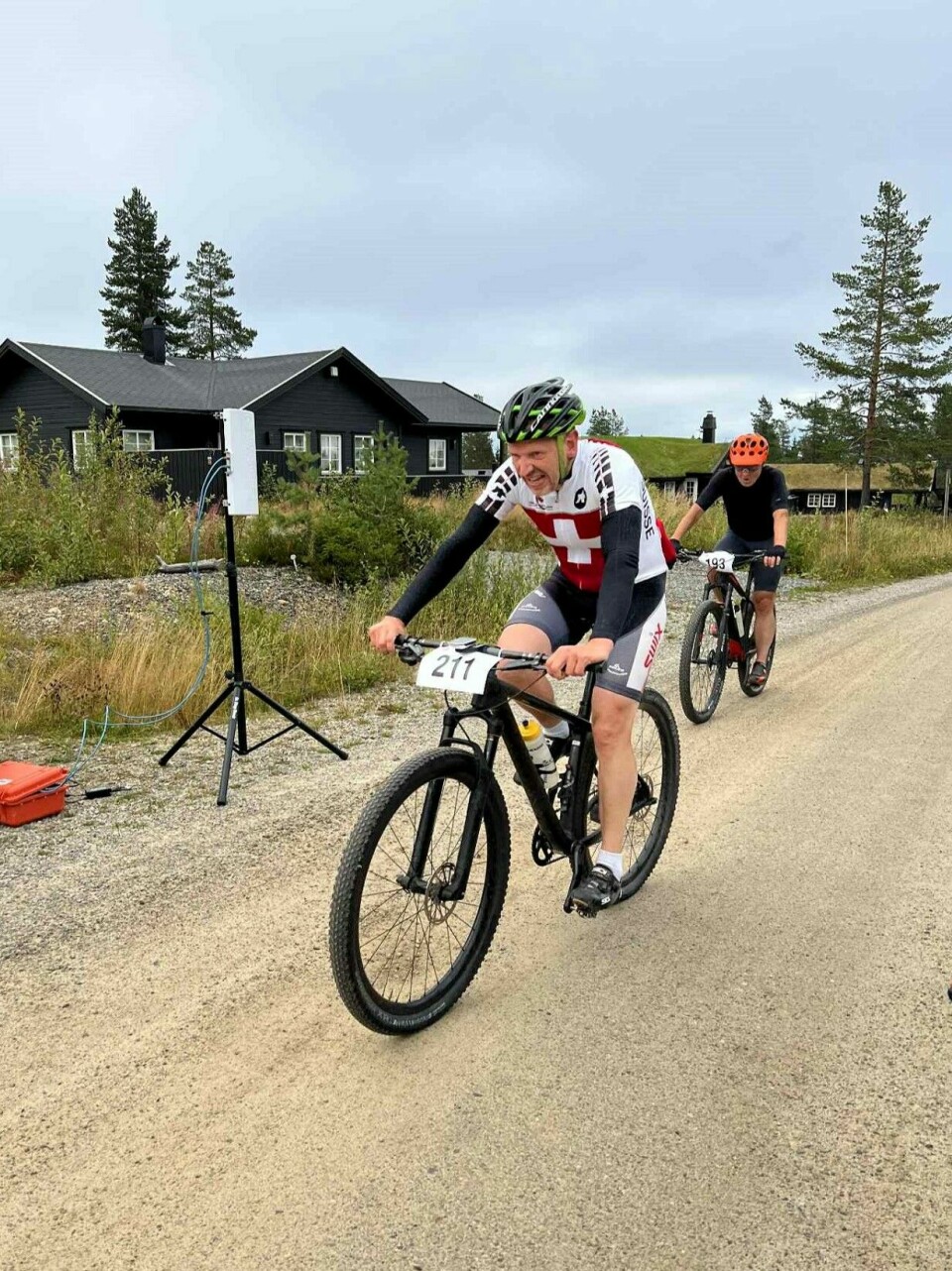 Lars Henri Myhrer fra Kirkenær og Jens Øyvind Solheim fra Ridabo over mål. (Foto: Karoline Bogen)