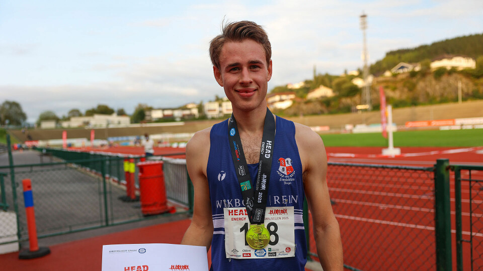 Andreas Fiskerstrand representerer Lovstafetten, som er løpegruppen til jusstudentene i Bergen. I dag vant han 10 km. (Alle foto: Arne Dag Myking) Andreas Fiskerstrand representerer Lovstafetten, som er løpegruppen til jusstudentene i Bergen. I dag vant han 10 km. (Alle foto: Arne Dag Myking)