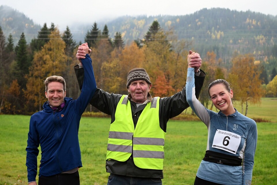 Primus motor for Øverbygda Fritidsklubb, Arne Moren, flankert av de to raske vinnere i 2022, Erlend Sørtveit og Katharina Thraning. (Foto: Hans Martin Østerhaug/Lokalavisa) Primus motor for Øverbygda Fritidsklubb, Arne Moren, flankert av de to raske vinnere i 2022, Erlend Sørtveit og Katharina Thraning. (Foto: Hans Martin Østerhaug/Lokalavisa)