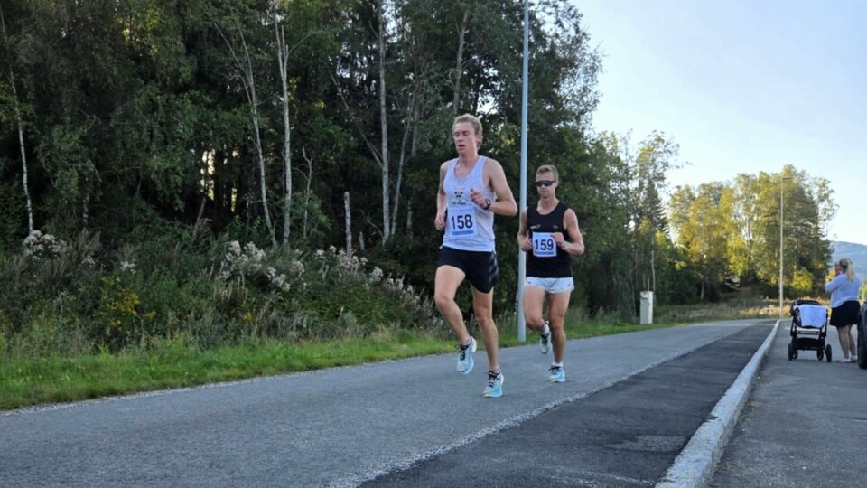 Anders Hekkli dro Arve Listaul til både løyperekord og pers på 10 km i høstpremieren i Bø. (Foto: Rune Romnes) Anders Hekkli dro Arve Listaul til både løyperekord og pers på 10 km i høstpremieren i Bø. (Foto: Rune Romnes)
