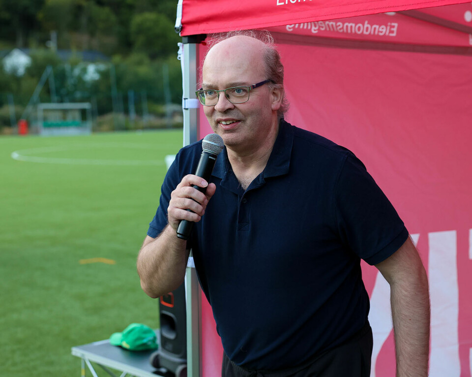 IL Fri er heldige som har en speaker-kapasitet som Stein Fossen til å holde oversikten med mikrofon.