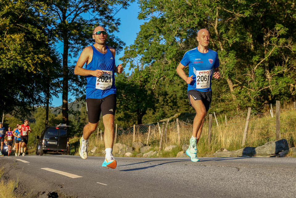 Andreas Hauge og Espen Irgens Haugen løper inn til gode tider på 38-tallet.