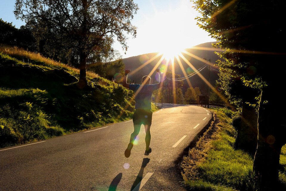 Målområdet på Espeland ligger nede i en dal der solen forsvinner tidlig, men i deler av løypen fikk deltagerne en fin dose med solskinnet.