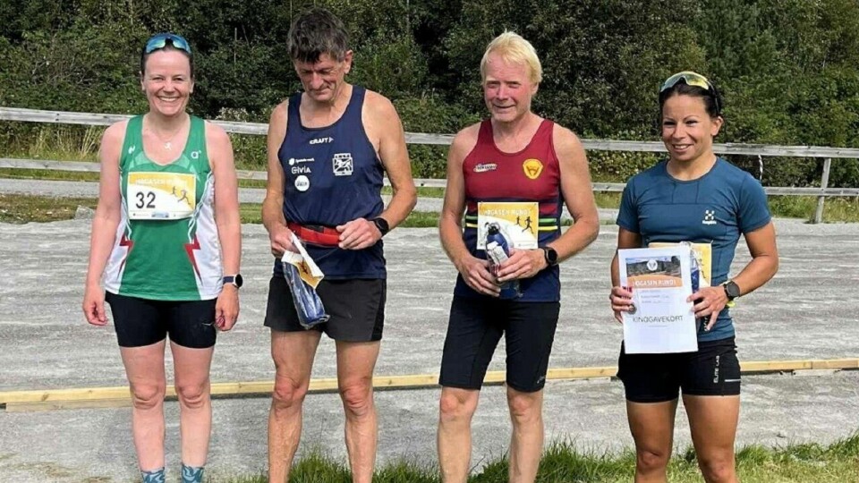 Fire av de åtte aktive på premieutdelingen (fra v.) Kjerst Væge, Roar Berg, Rune Holmen og Cathrine Andersen. (Foto: Heidi Aarstad) Fire av de åtte aktive på premieutdelingen (fra v.) Kjerst Væge, Roar Berg, Rune Holmen og Cathrine Andersen. (Foto: Heidi Aarstad)