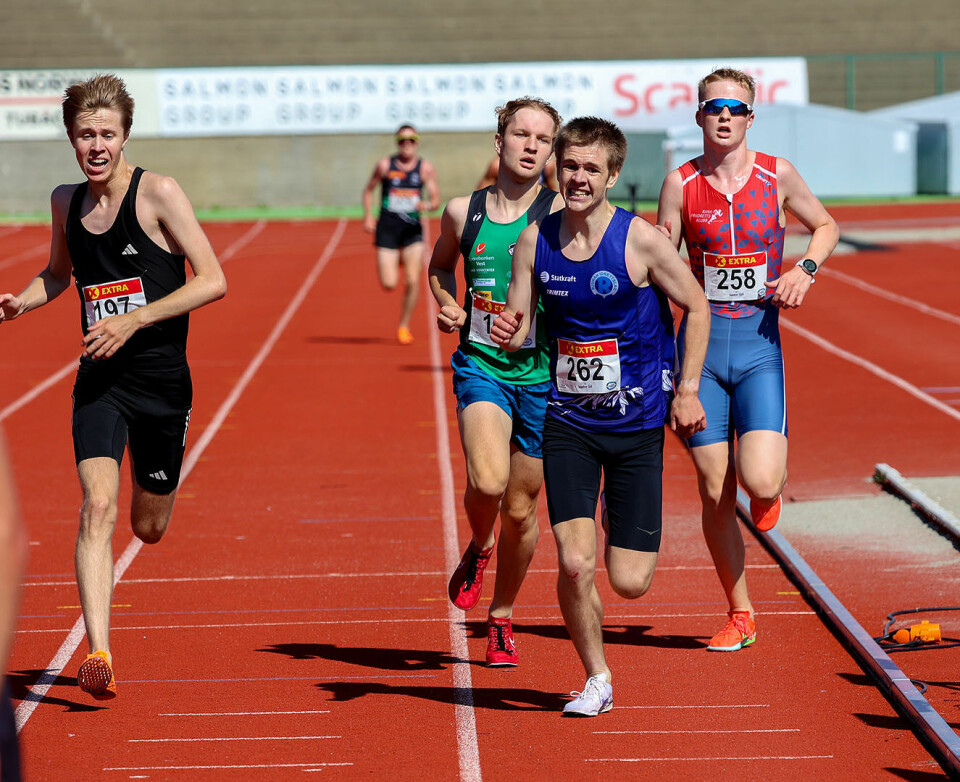 Her er det Vidar Bjørnås og Jens Kristian Samuelsen som løper i mål.Julian Fagerli (258) har en runde igjen.