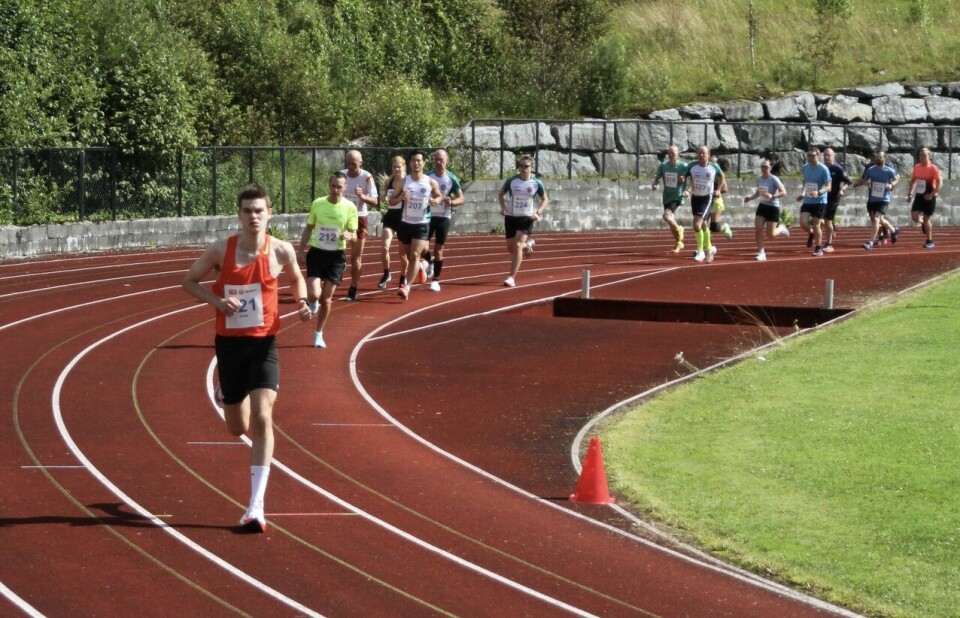 Lars Martin Melheim og Anne-Marit Brautaset vant 10 km i Hornindal 10_start