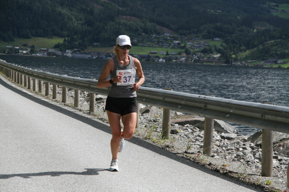 Lars Martin Melheim og Anne-Marit Brautaset vant 10 km i Hornindal Halv_Jodi_Brautaset