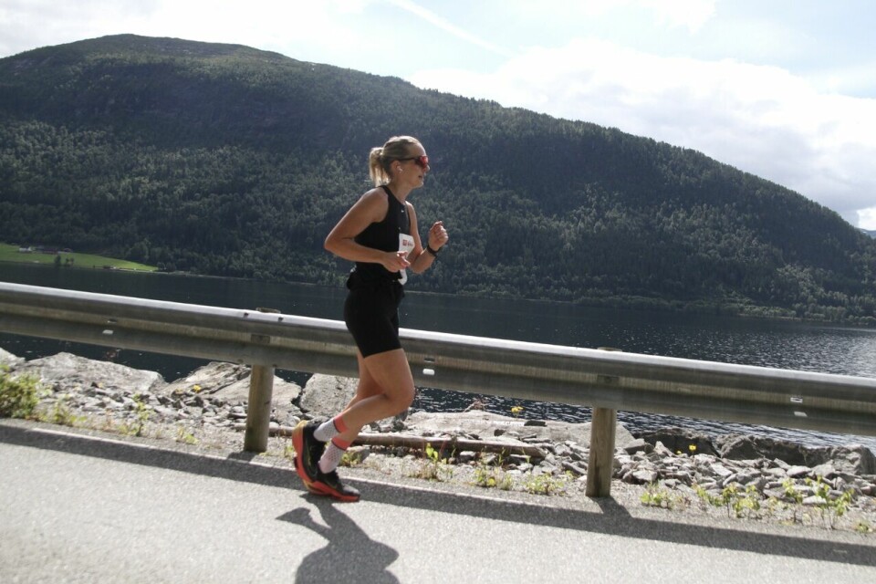 Lars Martin Melheim og Anne-Marit Brautaset vant 10 km i Hornindal Maraton_Oda_Synnoeve_Riste