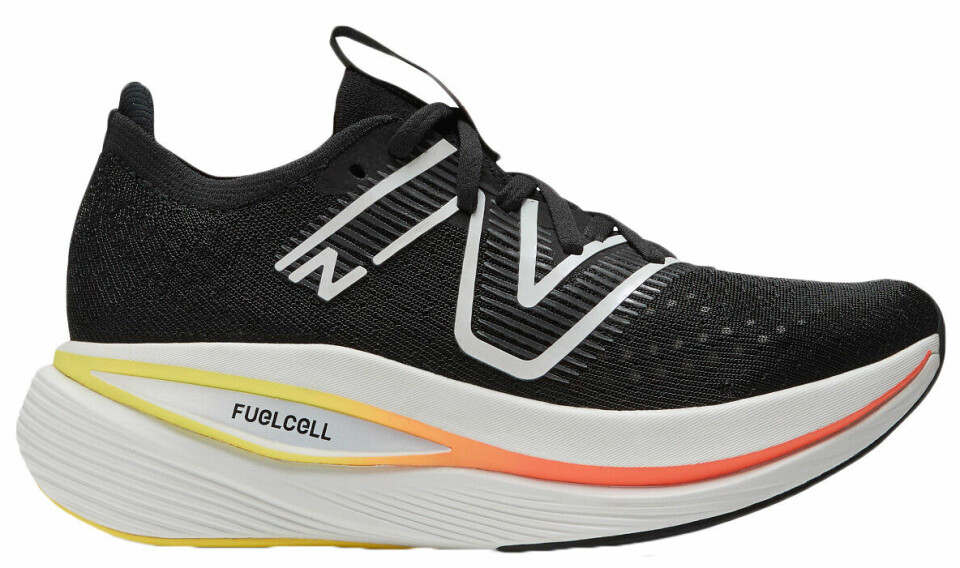 Test av treningssko for asfalt 2023 New Balance FuelCell Trainer v2 Dame.jpg