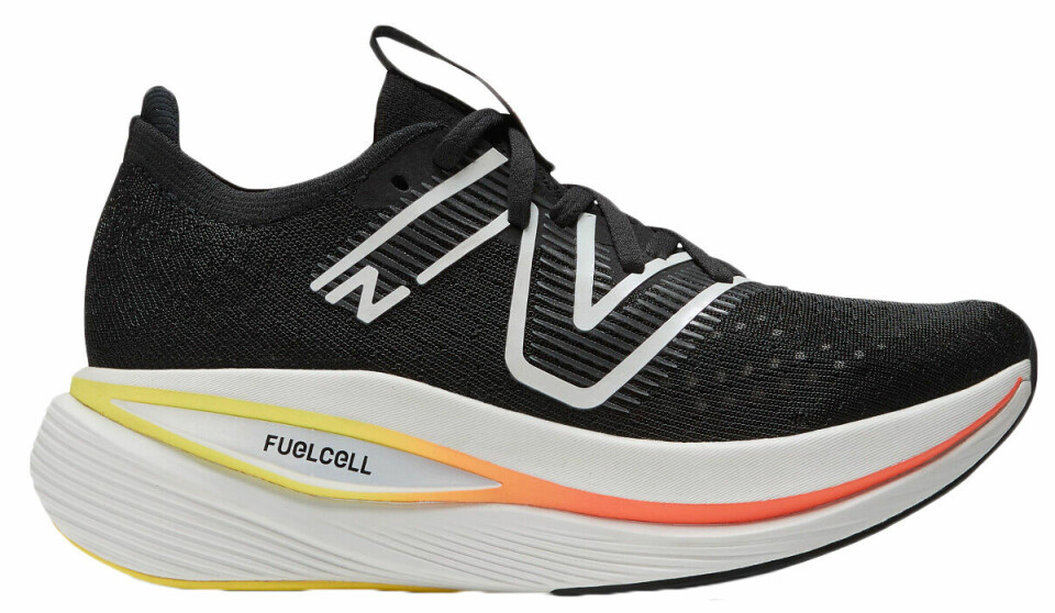 Test av treningssko for asfalt 2023 New Balance FuelCell Trainer v2 Herre.jpg